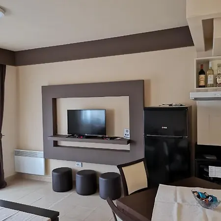 Apartment U & I *